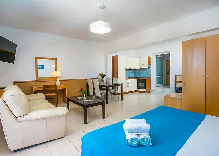 Mon Repos Aparthotel 2*