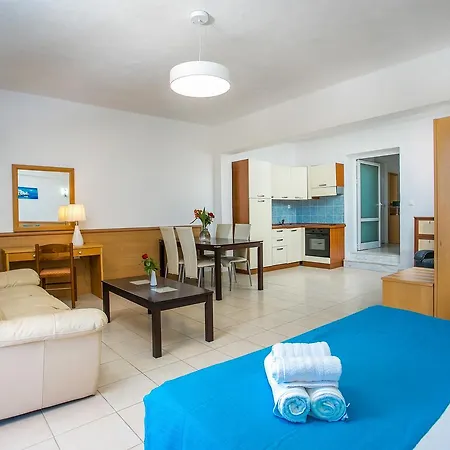 Mon Repos Aparthotel 2*