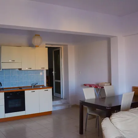 شقة فندقية Mon Repos 2*